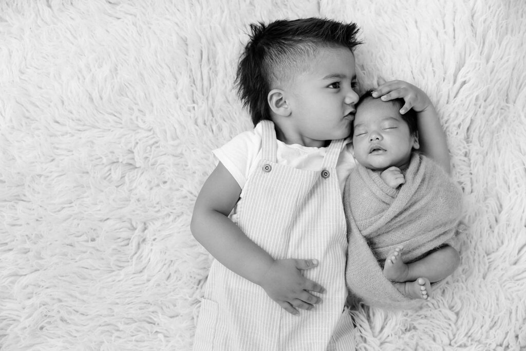 Importance of newborn photography: capturing sibling bonds