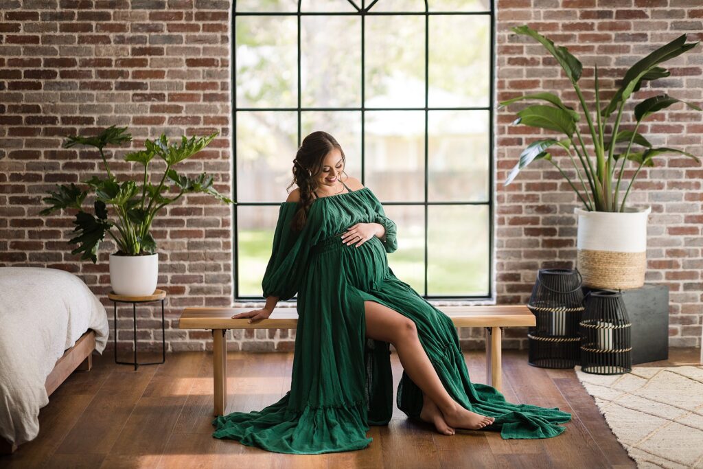 Versatile emerald green two-piece maternity photo outfit showcasing pregnant belly with option to cover, demonstrating the dress's convertible design